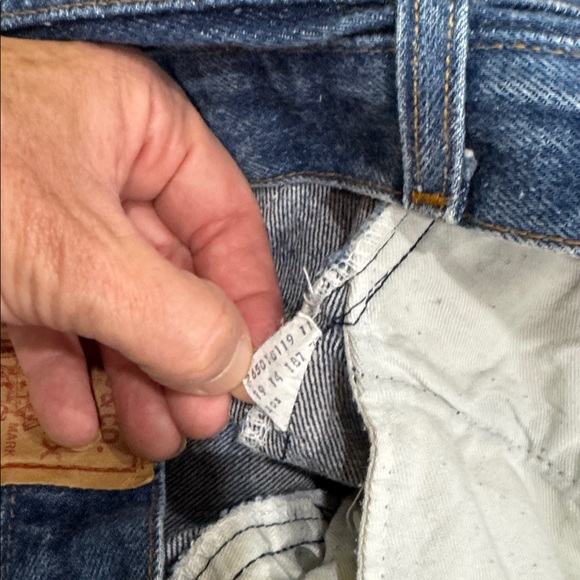 Vintage Levi's Women's Straight Leg Blue Jeans - Picture 6 of 7